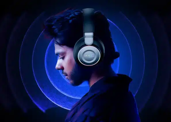 Faster Straygos Bg-600 Gaming Headset With Enc Mic And Rgb 23 Gamer wearing the Faster Straygos BG-600 gaming headset while focused on a game