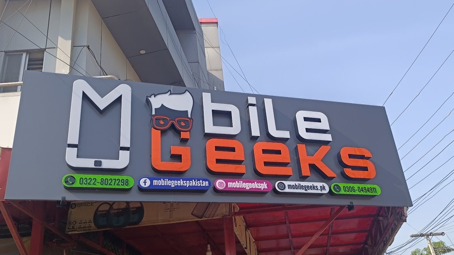 Mobile Geeks shop front at Ali Heights Plaza, Johar Town, Lahore