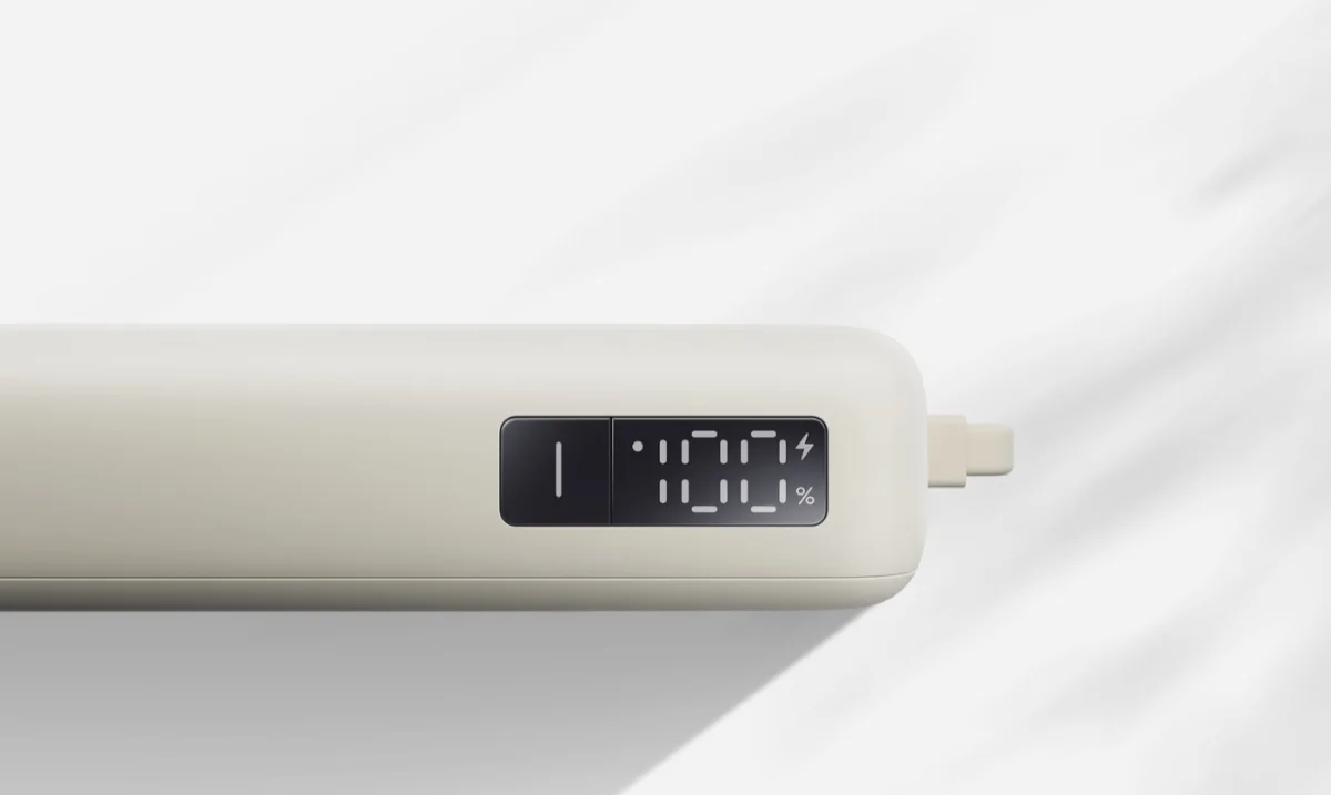 Xiaomi 67W Power Bank 10000Mah (Integrated Cable) 14 Xiaomi 67W Power Bank 10000 digital display showing 100% battery