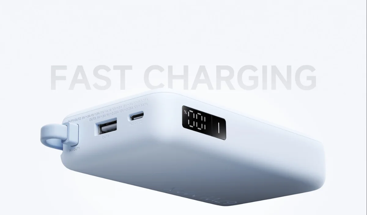 Xiaomi 67W Power Bank 10000Mah (Integrated Cable) 9 Xiaomi 67W Power Bank 10000 in Ice Blue showing the USB-A port, USB-C port and digital display