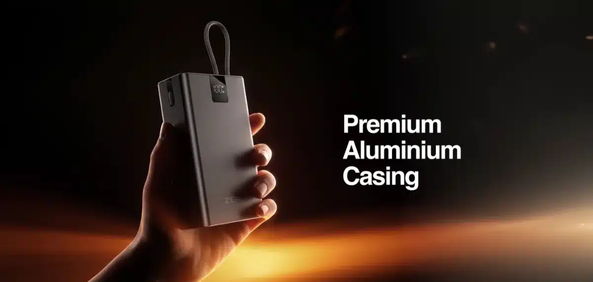 Zero Lifestyle Pulse Pro 200 20000Mah 65W Power Bank 9 Zero Pulse Pro 200 premium aluminium casing held in hand